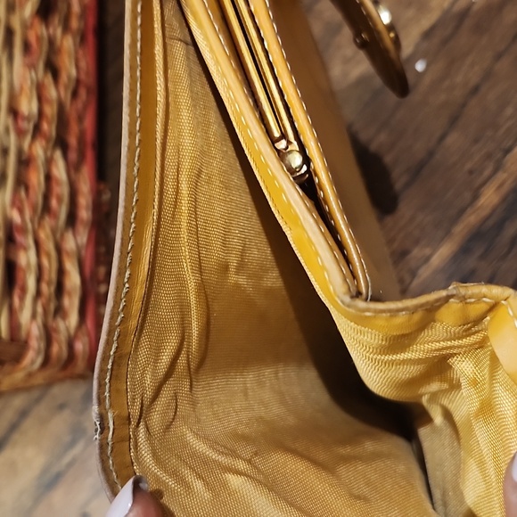 Gucci Micro GG Bi-Fold Wallet - Picture 10 of 14